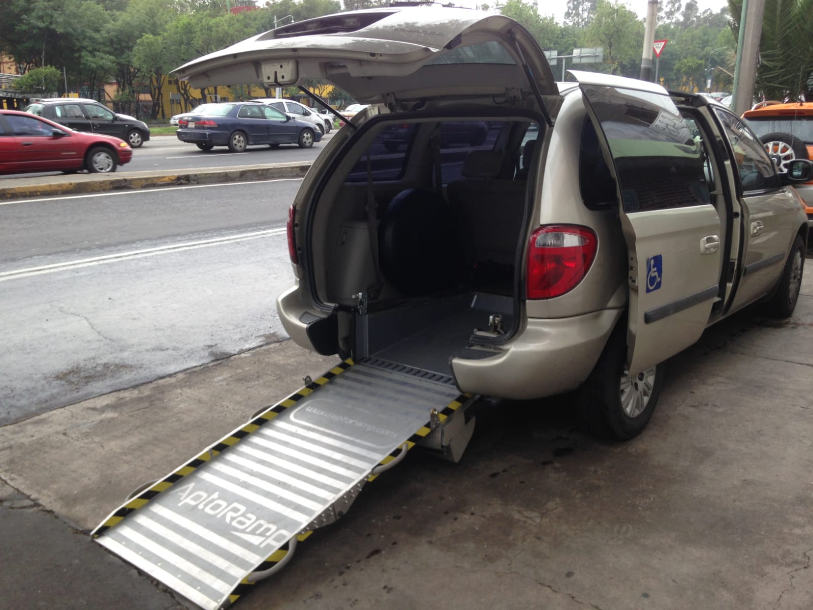 Rampa de acceso de la unidad de transporte